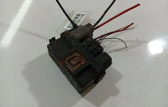 Nissan X-Trail T30 Glow plug pre-heat relay 