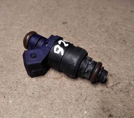 Audi A6 S6 C5 4B Fuel injector 078133551L