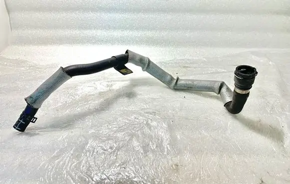 Audi Q7 4L Engine coolant pipe/hose 7L6122109E