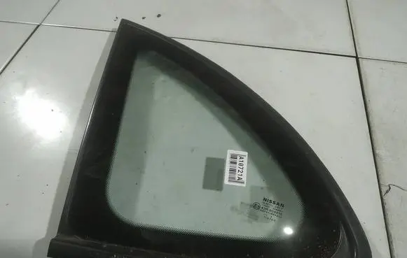 Nissan Almera Tino Rear side window AS2