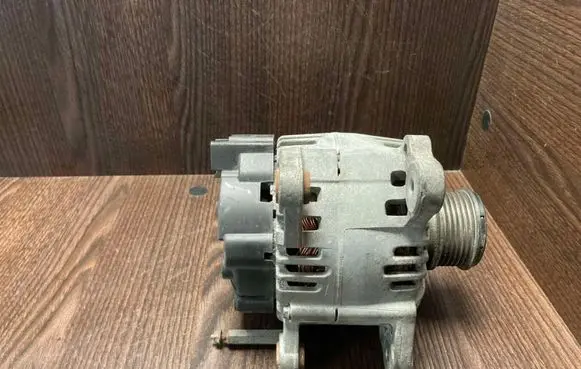 Volkswagen Caddy Generator/alternator 06F903023E