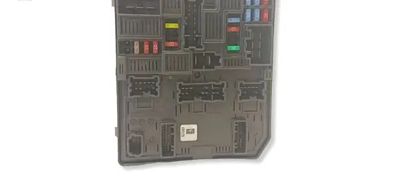 Nissan X-Trail T32 Fuse module 284B74CE0A
