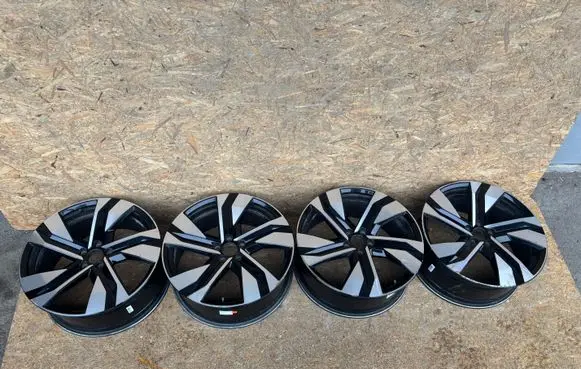 Volvo XC40 R20 alloy rim 32327148 KK12592