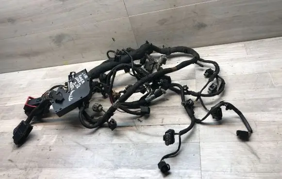 Land Rover Discovery 4 - LR4 Engine installation wiring loom 014523891 014523901