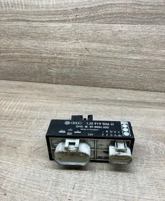 Volkswagen Golf IV Coolant fan relay 1J0919506H 898884000