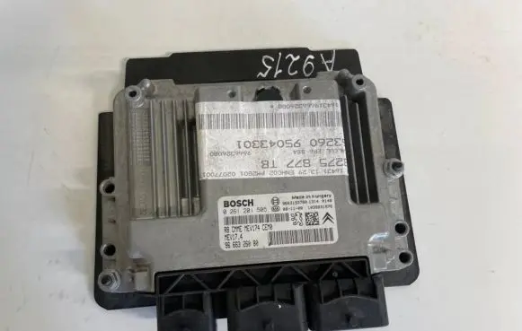 Peugeot 3008 I Engine control unit/module 9666326080 0261201505