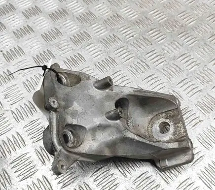 Alfa Romeo Stelvio Engine mounting bracket 670051247