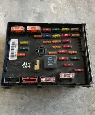 Volkswagen PASSAT B6 Fuse module 3C0937125 93592777