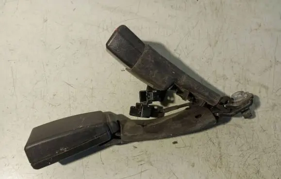 Toyota Avensis T270 Middle seatbelt (rear) 7345005060