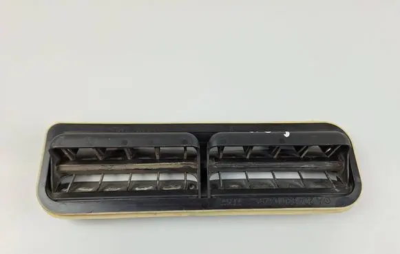 Mercedes-Benz C W204 Quarter panel pressure vent A2048300342