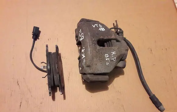 Volkswagen PASSAT B5.5 Front brake caliper