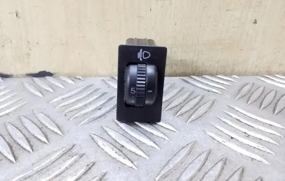 Toyota Avensis T220 Headlight level height control switch