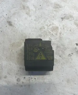 Mercedes-Benz E W211 Headlight ballast module Xenon 021661