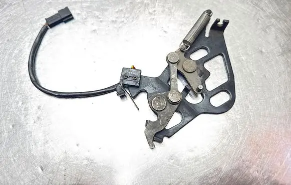 Saab 9-3 Ver1 Convertible roof lock/latch 5184668