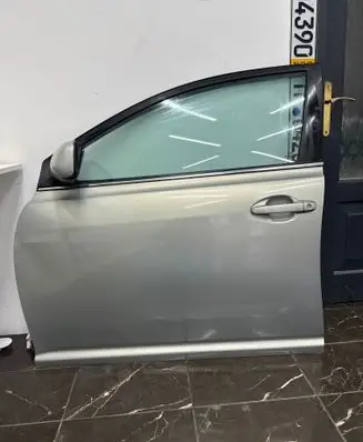 Toyota Avensis T250 Front door 