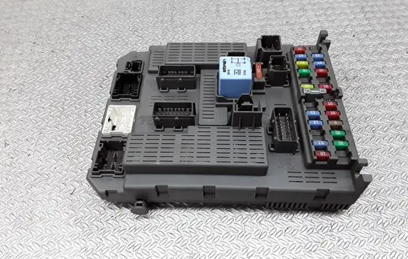Citroen C8 Fuse module 96519381