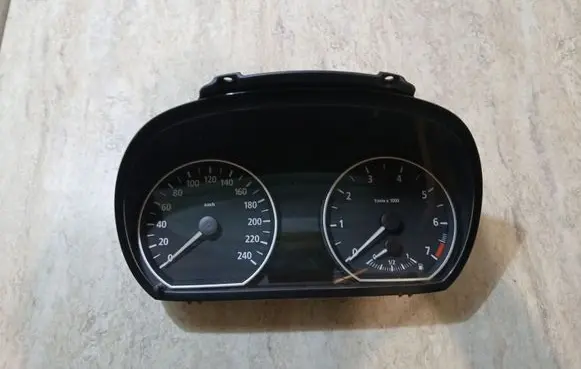 BMW 1 E81 E87 Speedometer (instrument cluster) 102493213