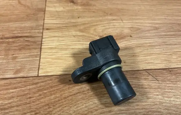 Hyundai Coupe Camshaft position sensor 3935022600