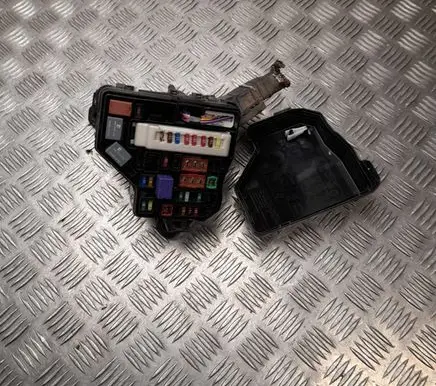 Toyota Yaris Fuse box set 826620D710