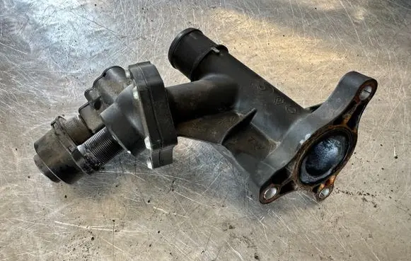 Thermostat/thermostat housing
