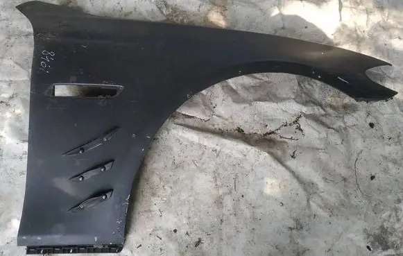 BMW 5 GT F07 Fender JUODAS