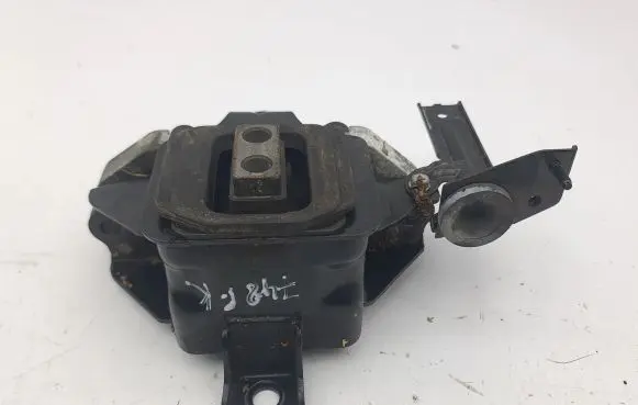 KIA Optima Engine mount bracket