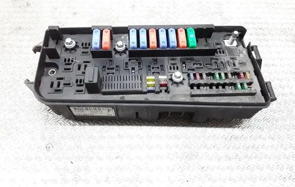 Opel Signum Fuse module 13144709