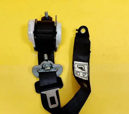 Honda Civic Rear seatbelt 045507