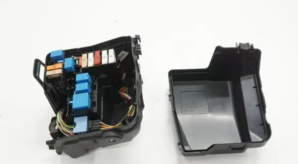 Renault Captur Fuse box set 243809584RACR 243809584R