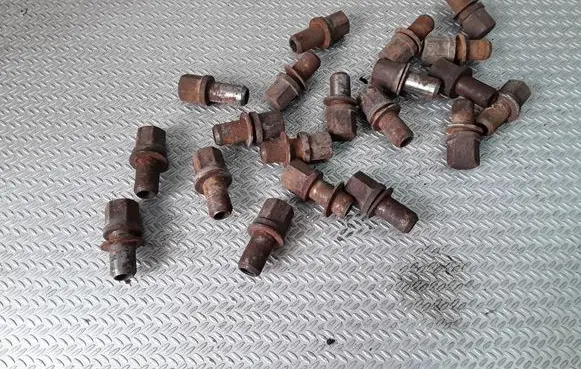 Mitsubishi Pajero Nuts/bolts 