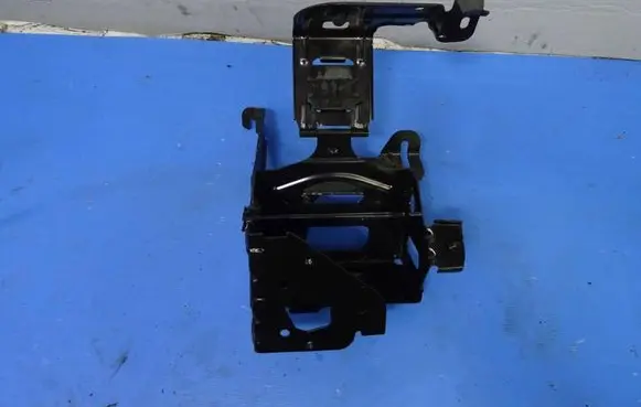 Battery bracket