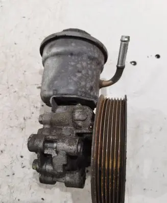 Toyota Avensis T250 Power steering pump