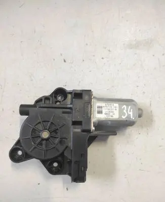 Volvo V70 Front door window regulator motor 1174077B 970713101
