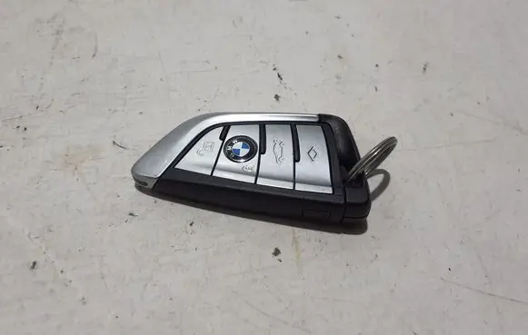 BMW 5 G30 G31 G38 Ignition key/card 9395334