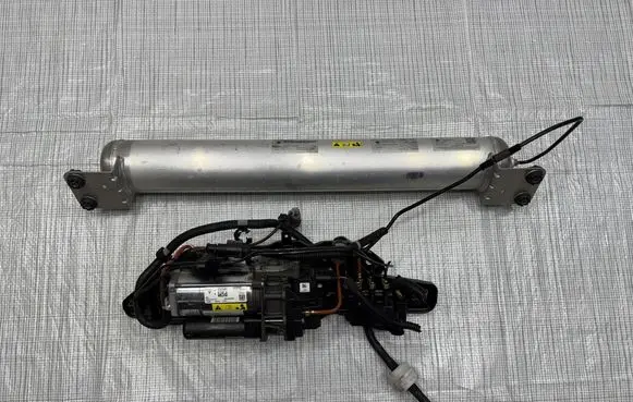 Maserati GranTurismo Air suspension compressor/pump 6701727170