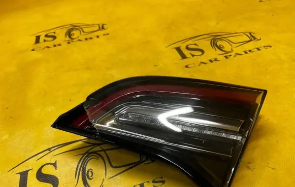 Tesla Model 3 Tailgate rear/tail lights 1077402-00-F 107740200F