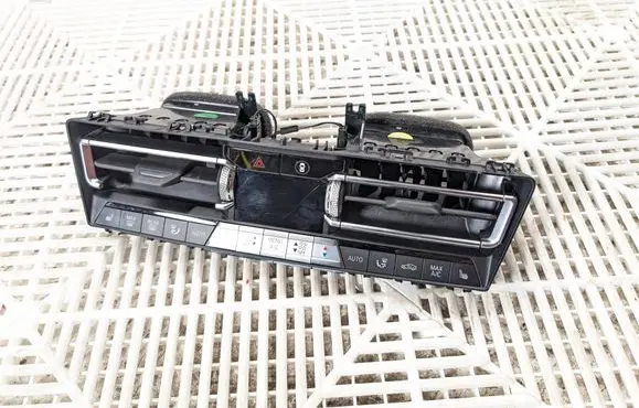 BMW 8 G15 Climate control unit 9458558