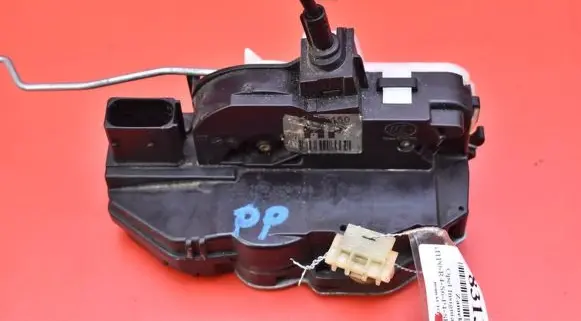 Opel Insignia A Front door lock 13503150