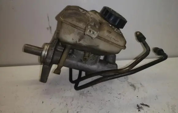 Volvo XC70 Master brake cylinder 8646007