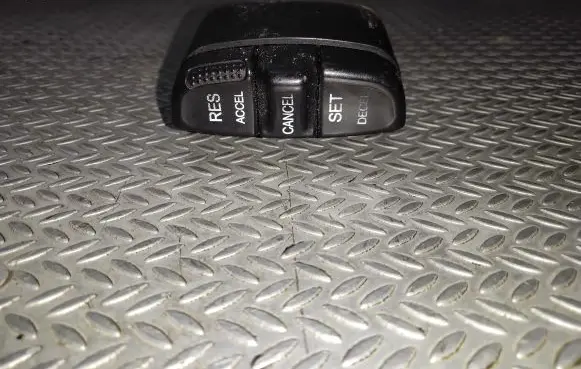 Honda CR-V Cruise control switch M198242