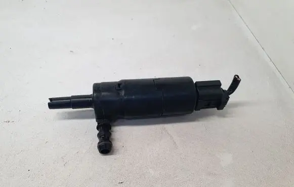 BMW 5 E60 E61 Headlight washer pump 837743003