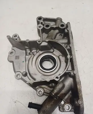 Volkswagen Polo VI Oil pump 04E115109D