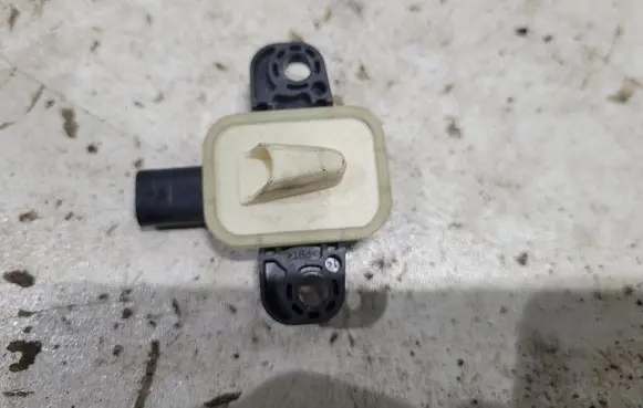 Mercedes-Benz ML W166 Airbag deployment crash/impact sensor A1668210351