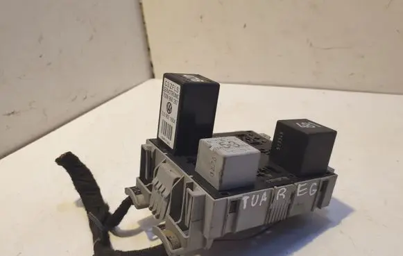 Volkswagen Touareg I Relay mounting block 7L6907160A 5WK11563