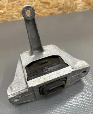 KIA Ceed Engine mount bracket 21812J7200
