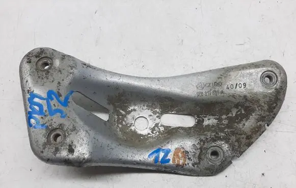 Skoda Octavia Mk2 (1Z) Fender mounting bracket 1Z0810680A