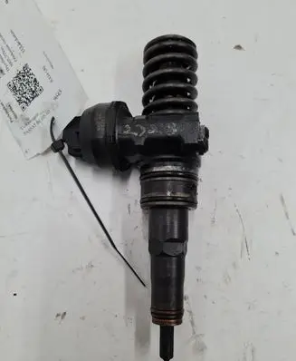 Volkswagen PASSAT B6 Fuel injector 038130073AG 0414720215