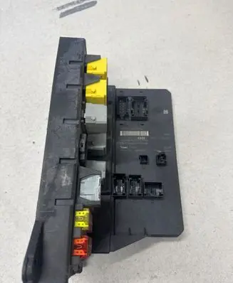 Mercedes-Benz Sprinter W906 Fuse module A9069006303 A9069017501 A9069024301