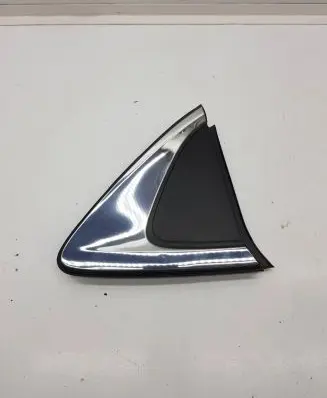Rear fender molding trim