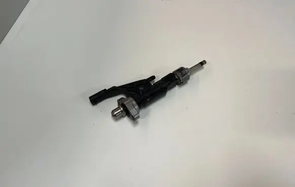 BMW X1 F48 F49 Fuel injector 8656548 0261500437